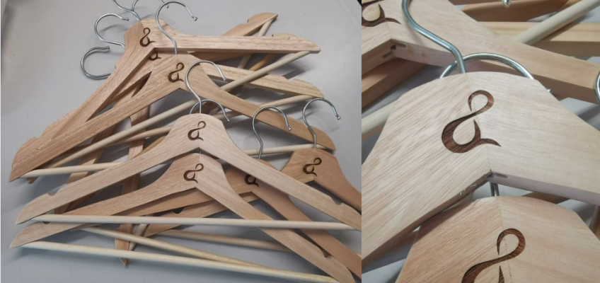 Kleiderbügel gravieren